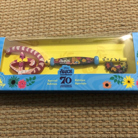 Disney store collectable keys - Picture 1 of 10
